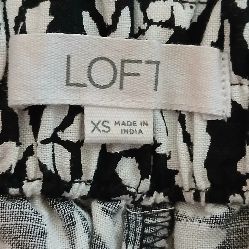 Loft Black And White Pineapple Print Linen Blend Pull On Shorts Size XS